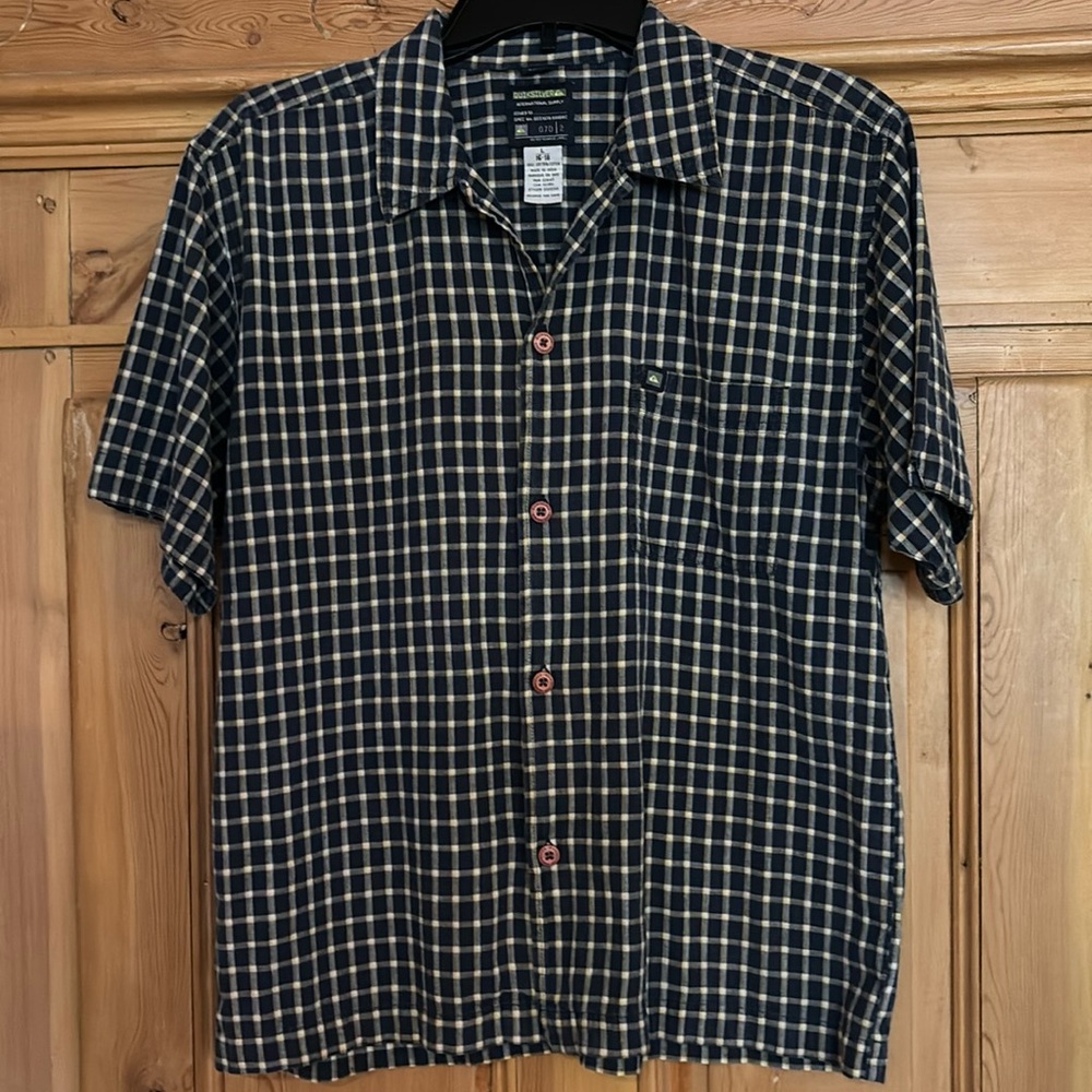 🌊QUICKSILVER YOUNG MEN’S PLAID SHORT SLEEVE BUTTON FRONT SHIRT